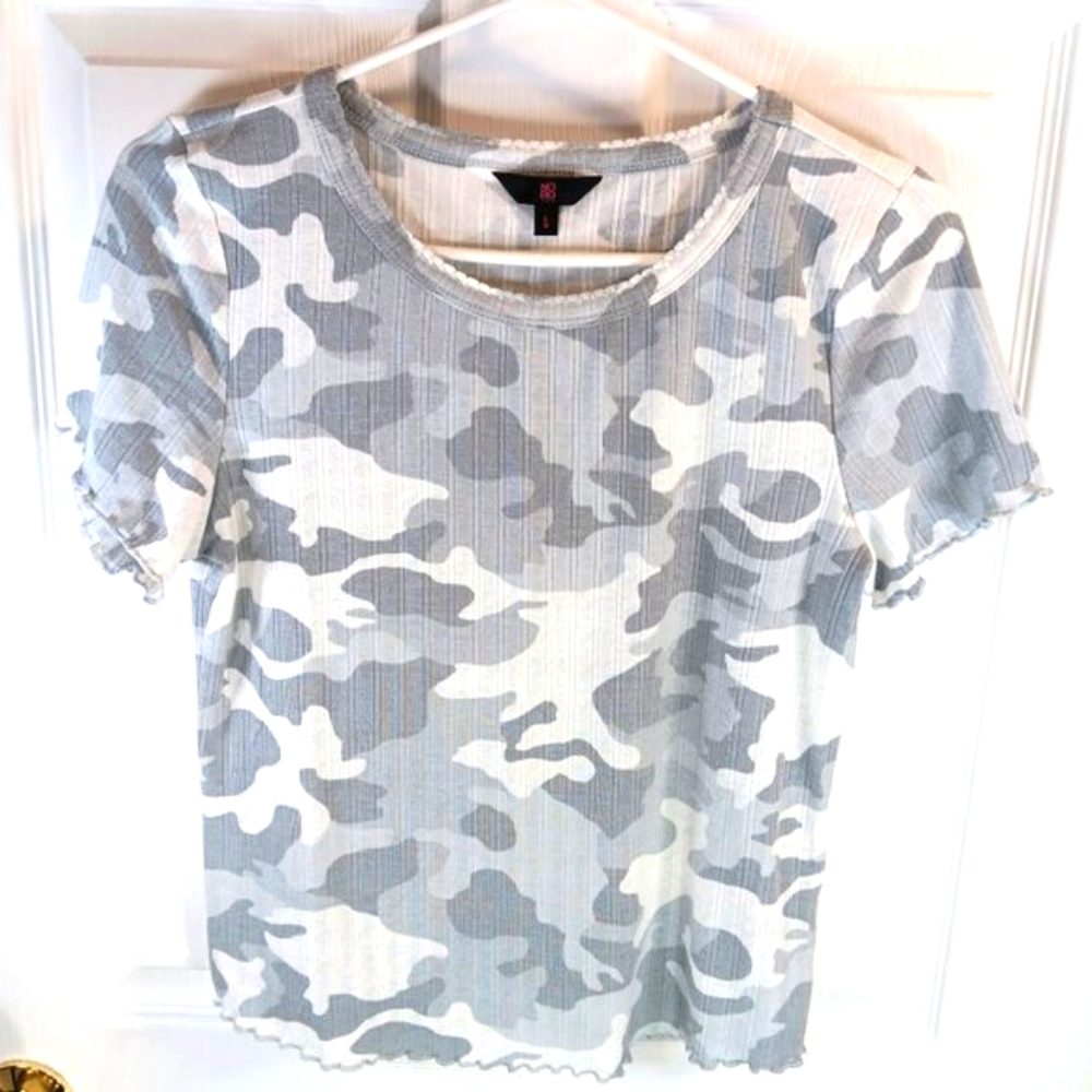 NWOT NOBO Women's Camo Cropped T-Shirt White Gray Size L Stretch